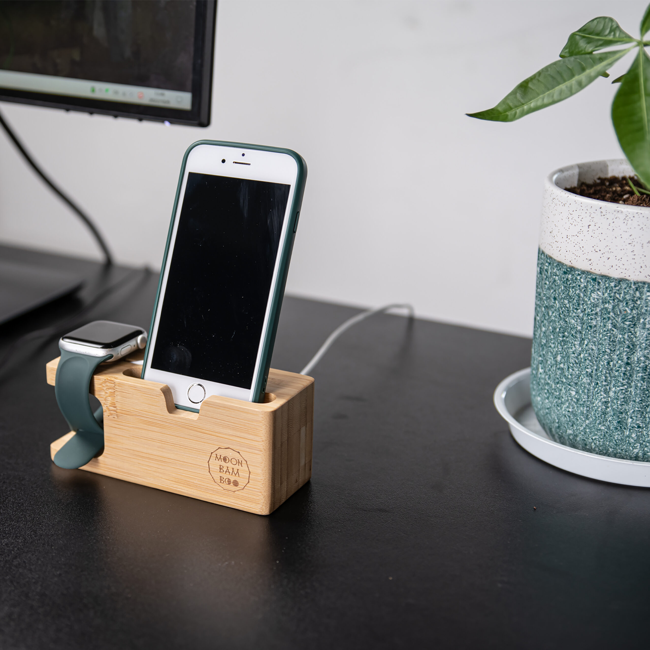 MoonBamBoo® Handy-Ständer und Ladestation für iPhone und Apple Watch aus selektiertem Bambus – Bild 5