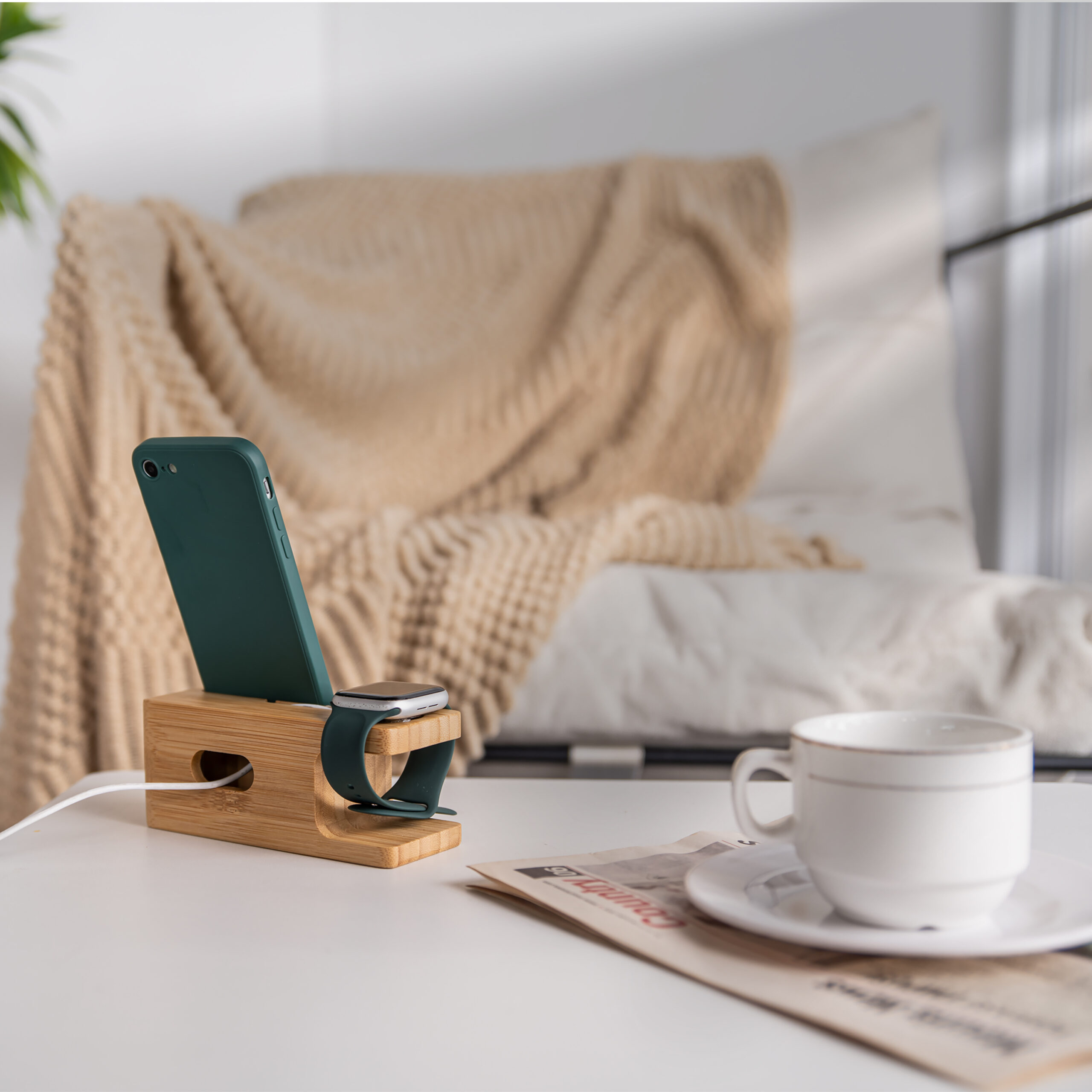 MoonBamBoo® Handy-Ständer und Ladestation für iPhone und Apple Watch aus selektiertem Bambus – Bild 6